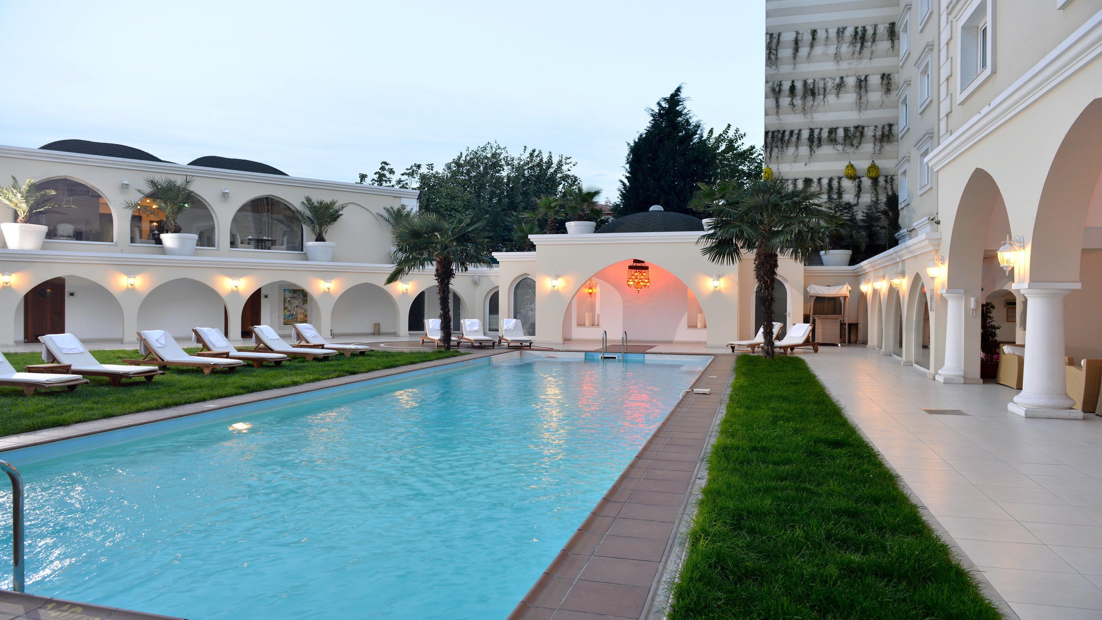 Holiday Inn Istanbul City By Ihg Zewnętrze zdjęcie The pool at the hotel