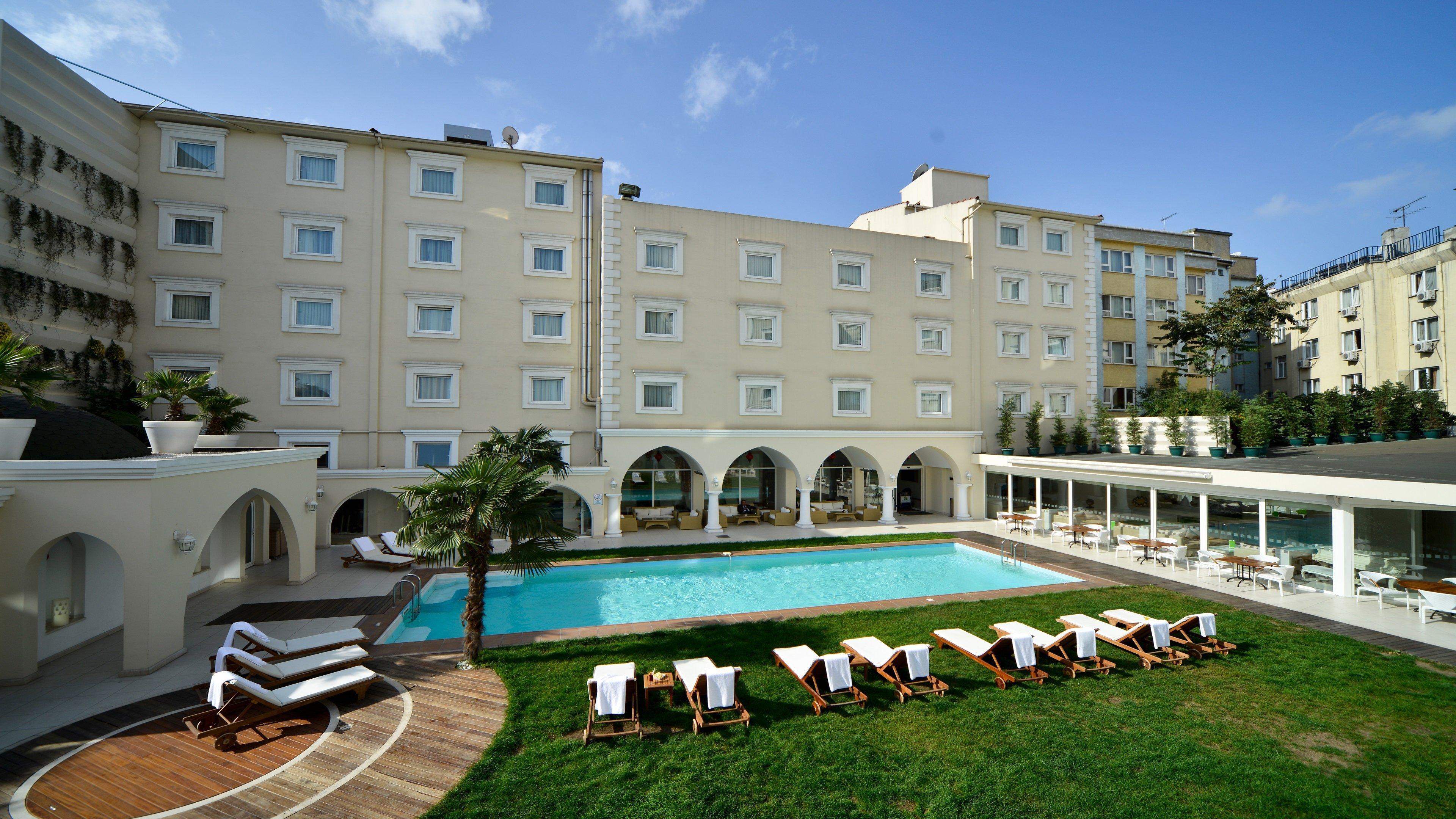 Holiday Inn Istanbul City By Ihg Zewnętrze zdjęcie The hotel's pool