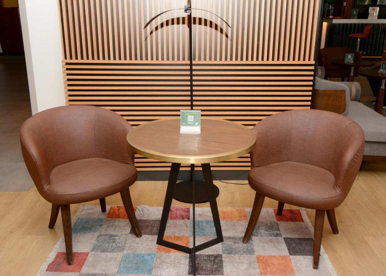 Holiday Inn Istanbul City By Ihg Zewnętrze zdjęcie A pair of chairs and a table