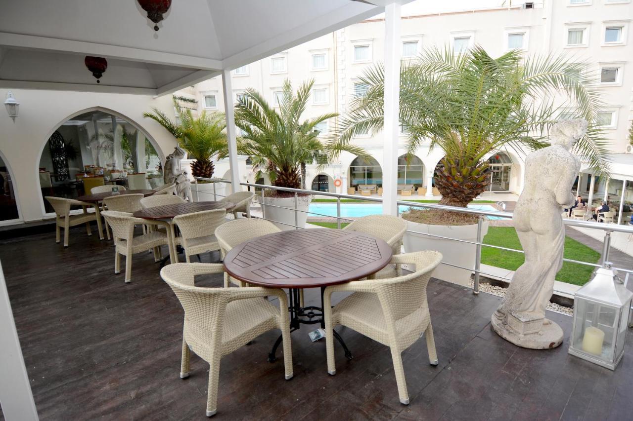 Holiday Inn Istanbul City By Ihg Zewnętrze zdjęcie Hotel's patio