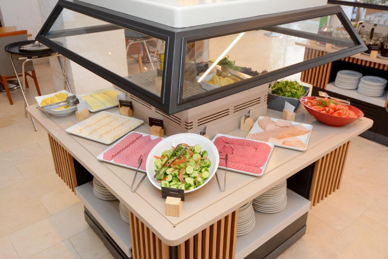 Holiday Inn Istanbul City By Ihg Zewnętrze zdjęcie A salad bar